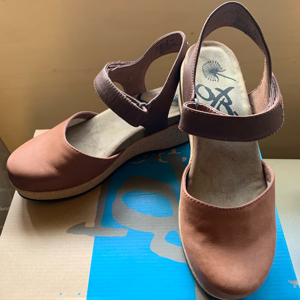 Cute cork clogs, brand new